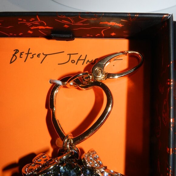 NIB | Betsey Johnson | Gunmetal Gold Butterfly Crystal Goth Skull Bag Charm - Picture 4 of 7